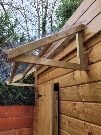 Fabrication et pose petite marquise en pin - Alex Home Services